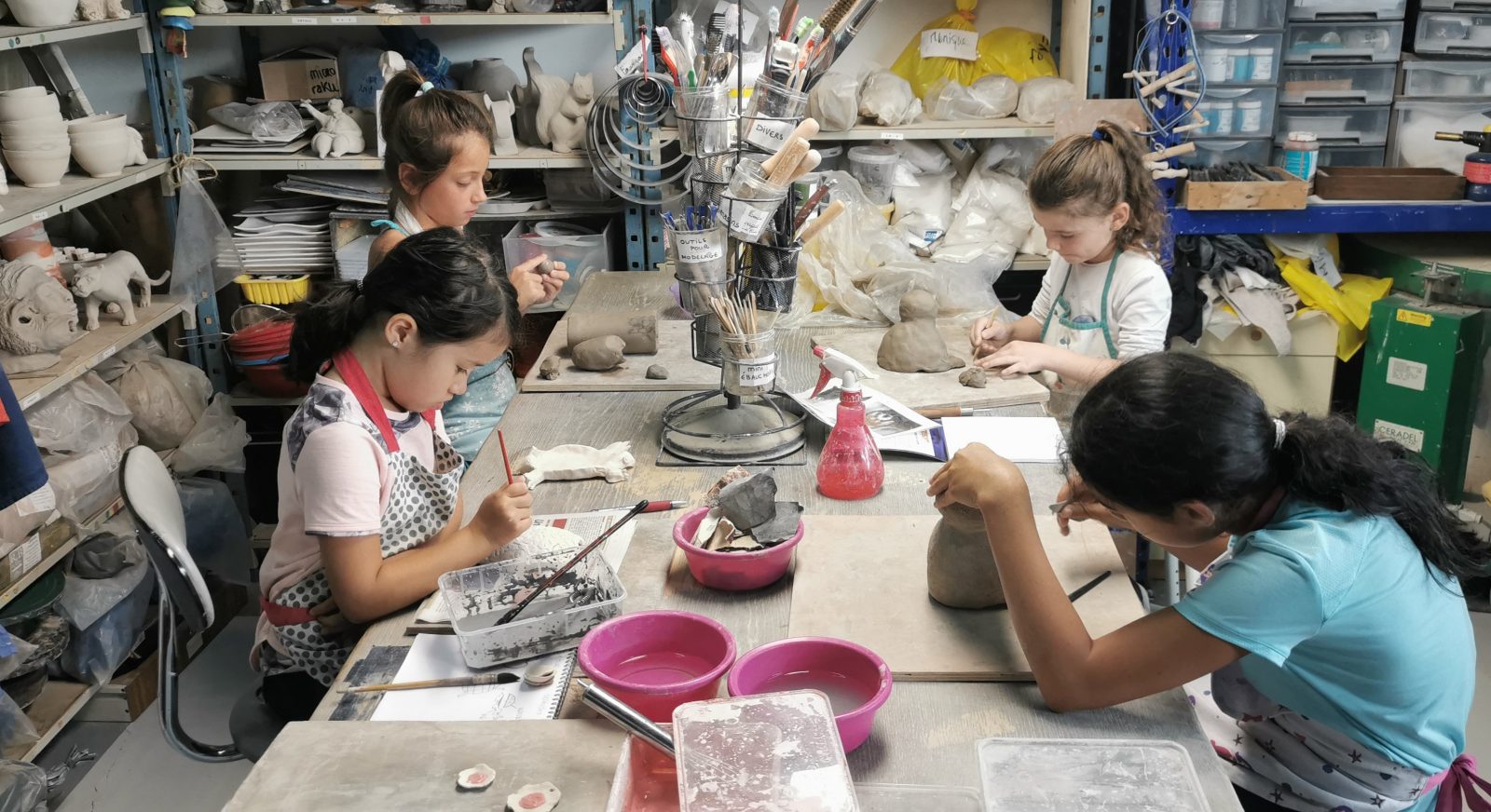 Cours poterie enfant Rousset. Dès 4 ans - Les Ateliers Ré-Création
